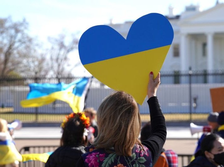 A demonstrator in Washington, D.C. holds a heart-shaped sign painted with the colors of the Ukrainian national flag